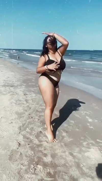 Hot boudi in bikini 