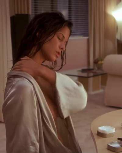 [Nipple] Rhona Natasha Mitra in &quot;Hollow Man&quot; (2000)