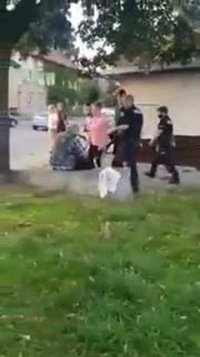 Father and son beat up Police in poland