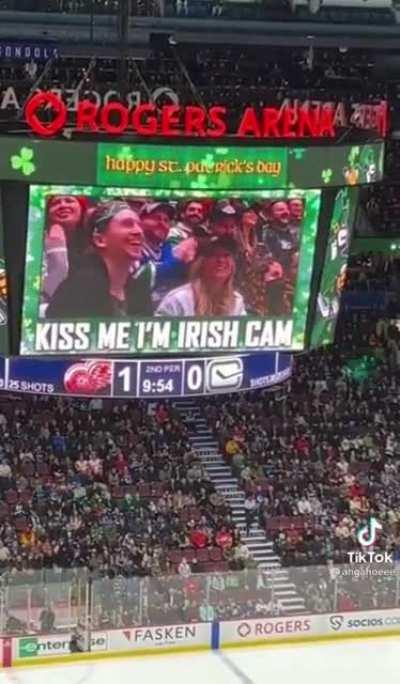 Kiss cam winner