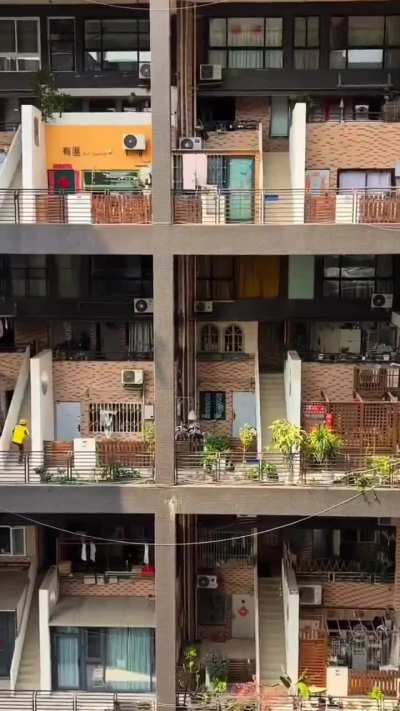 This residential building in Chengdu looks like toy house.