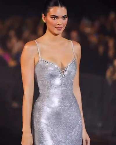 Kendall | &quot;Le Défilé L'Oréal Paris - Walk Your Worth&quot; Show in Paris | October 2023