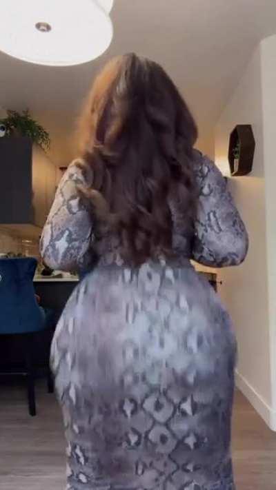 do you guys think valeria can do booty clap 🤔 ?