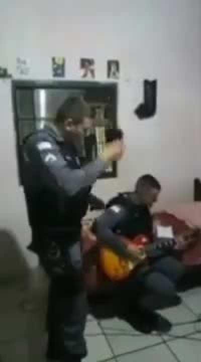 Police officer in Brazil playing a guitar solo before arresting a man