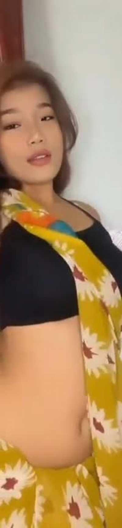 Saree navel dance 