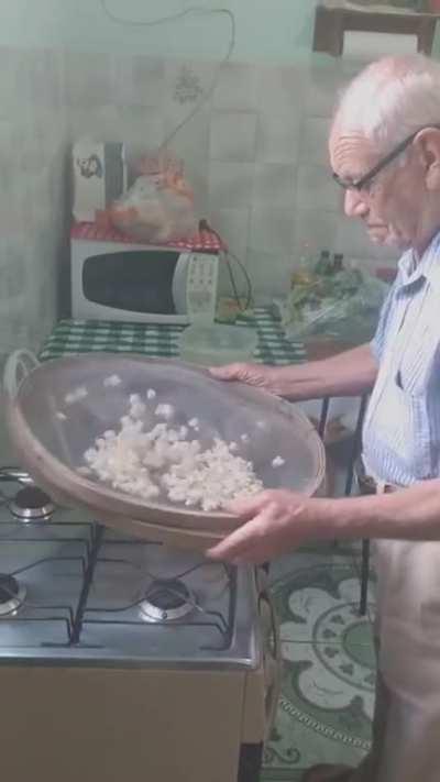 Traditional method that uses no oil to pop popcorn