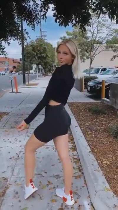 Jordyn Jones round ass. (@jordynjones)