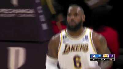 [Highlight] LeBron hits the midrange jumper to give him 38,000 career points