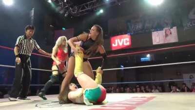 Jungle Kyona has her crotch tortured by Kelly Klein and Scarlett Bordeaux