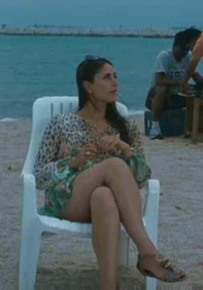 Ahh Kareena's hot thighs show