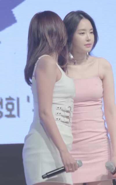 Apink - Naeun checks out Hayoung's boobs and Ass