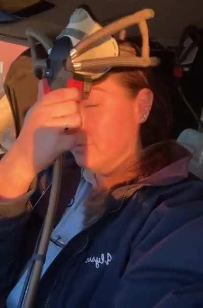 This automatically adjusting oxygen mask for pilots