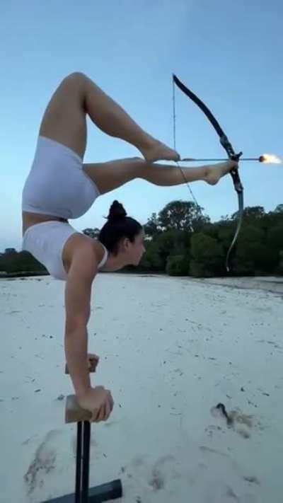 Woman can shoot arrows with her feet