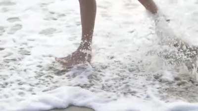 Kelly Rohrbach running on beach