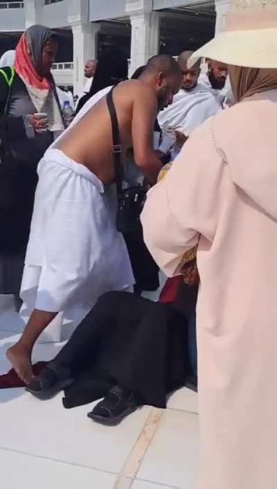 Woman screaming in front of the Kaaba. 