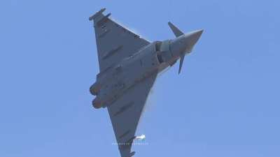 Luftwaffle Eurofighter Typhoon doing manoeuvres during TarangShakti 2024 exercise [VIDEO]  