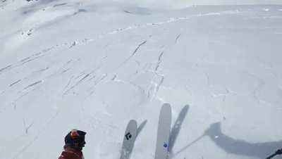 Skier evades avalanche