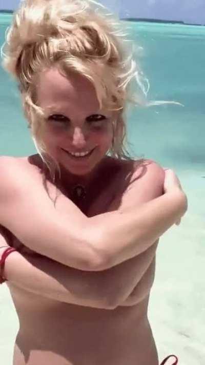 Britney Spears flashing her nipple is a wonderful thing.