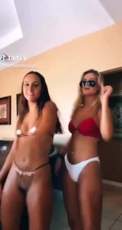 Bikini besties