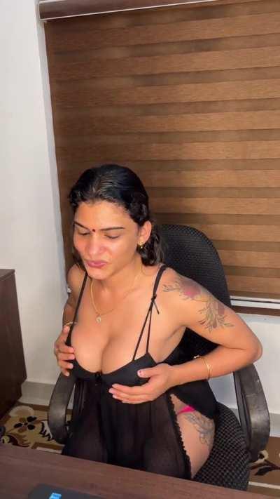 Resmi Nair Sexy Cleavage 