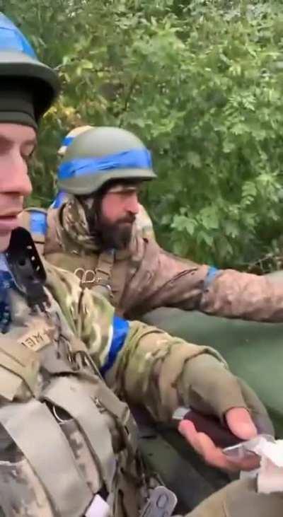 Ukrainian soldiers having a quick meal (salo with bread) before their next combat