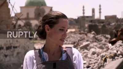 This is „special envoy“ Angelina Jolie of the UN talking about a country bombed to rubble by the imperialists. Listen to the full thing, this is liberalism in its ugliest form