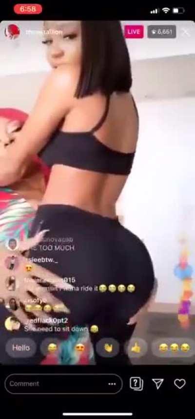 Big Booty Bitch 👅🍑🤤