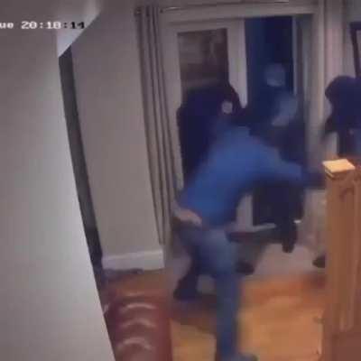 Burglars get rocked by the big right hand