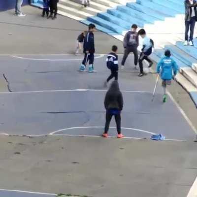 Kid with one leg makes it look easy on this playground pitch in Argentina