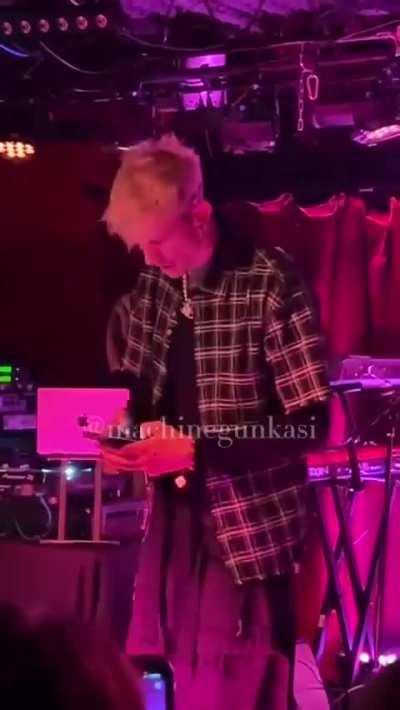 Machine Gun Kelly wanders stage with no mic , texting on his phone while DJ plays song over PA. MGK subreddit eat it up as “straight up fire”.