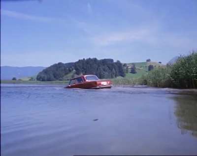 Group - Liebesgrüße aus der Lederhose, 5. Teil: Die Bruchpiloten vom Königssee (DE1978) - End of a car chase