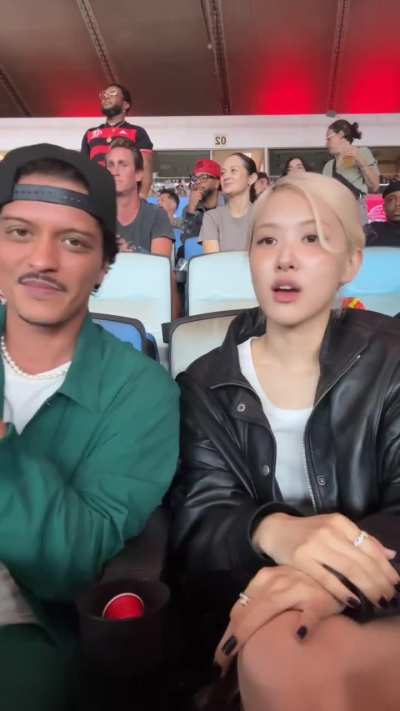 Bruno Mars e Rosé (Blackpink) foram ao Maracanã assistir o Fla x Flu 