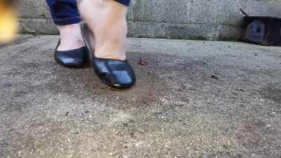 Ballet flats crush worms