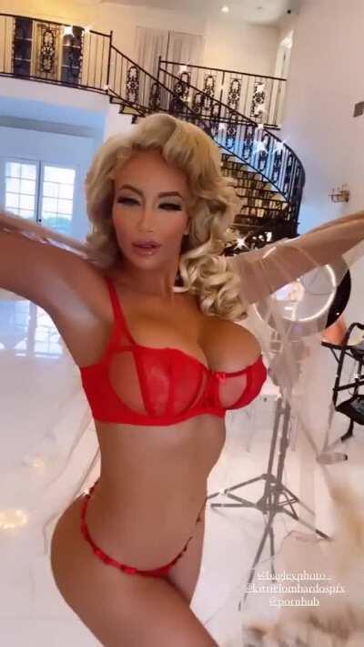 Nicolette Shea