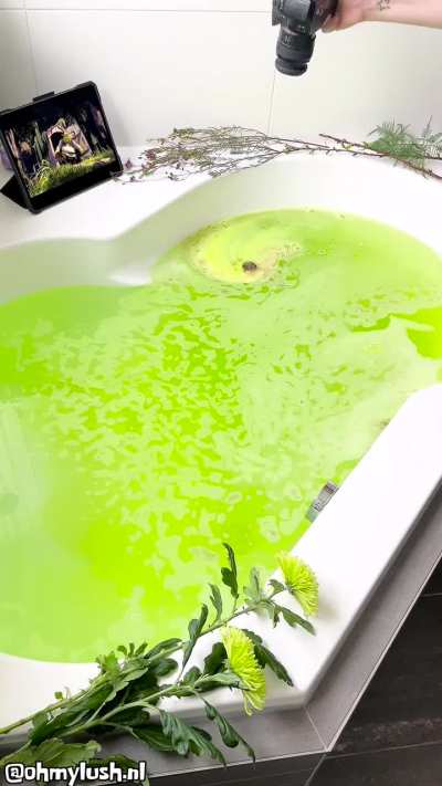 Shrek Swamp bath bomb