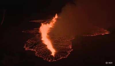 Icelandic Coastguard flyover of the new eruption on the Reykjaness peninsula. The fissure is around 3 and a half kilometers in length.