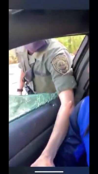 [05/20/20] NH State Troopers Break Mans Window and Pull Him Out Of His Car By His Dreads