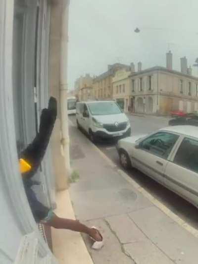 Man attacked a woman and her daughter this afternoon in Bordeaux, France.