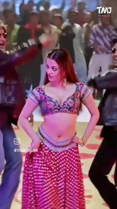 Kajra Re!!!The song that made millions of people wet themselves just by looking at that hot body of Ash Queen!