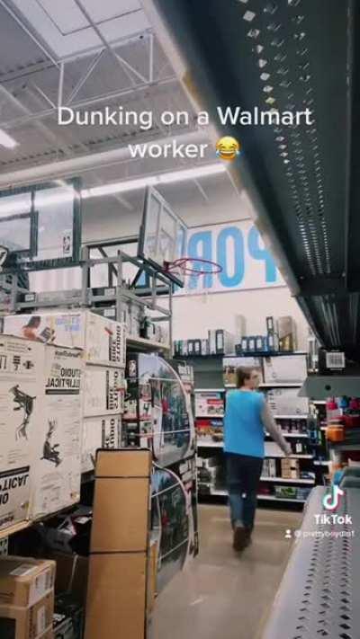 Dunking on a walmart employee