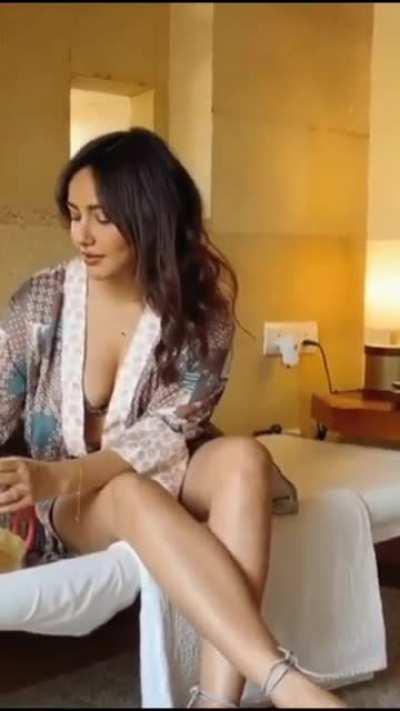 Neha Sharma is back with her beautiful lusty face, juicy lips, beautiful tits , clevage and yummy thick thighs. 🥵😋🤤✊💦😍😍