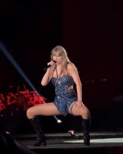 Taylor Swift Squatting