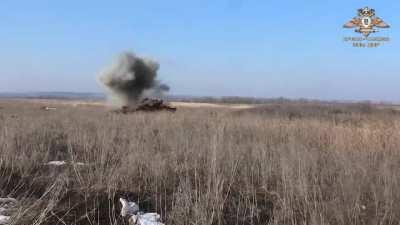 Russian soldiers testing anti-tank NLAW captured from Ukraine army