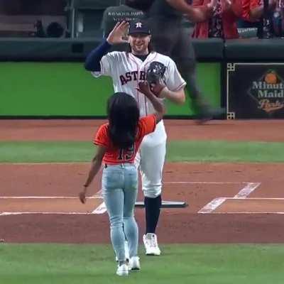 Size comparison between a US Olympic Gymnast and an MLB Pitcher