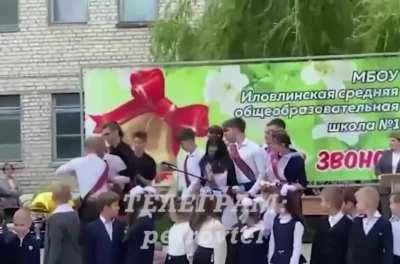 Boy tries to cut girl’s throat during prom in front of the entire school - Russia