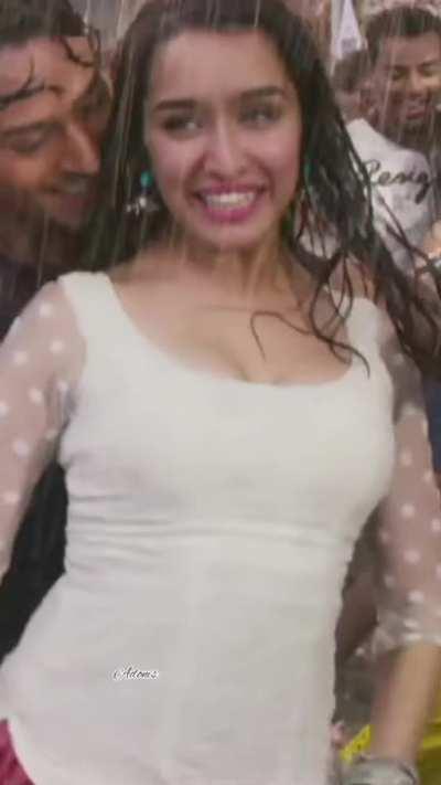 Shraddu pumping her wet bulky boobs 💦💦😍😍