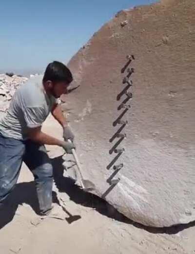 The way this rock splits