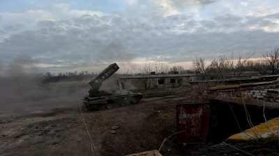 New footage of the captured TOS-1A with the DaVinci Battalion firing towards Russian positions.