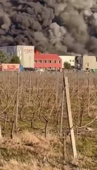 Massive fire in a sausage factory in Italy