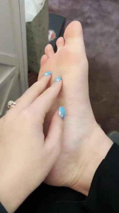 These feet are SO ticklish! 🤭😍